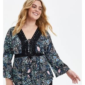 Torrid lace-up babydoll crinkle gauze floral top, size 5x